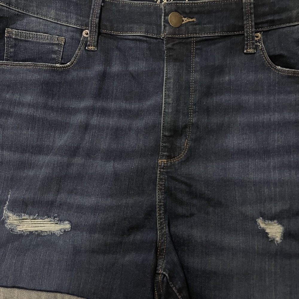 NEW WITH TAGS Denim jean distressed shorts - Picture 2 of 7